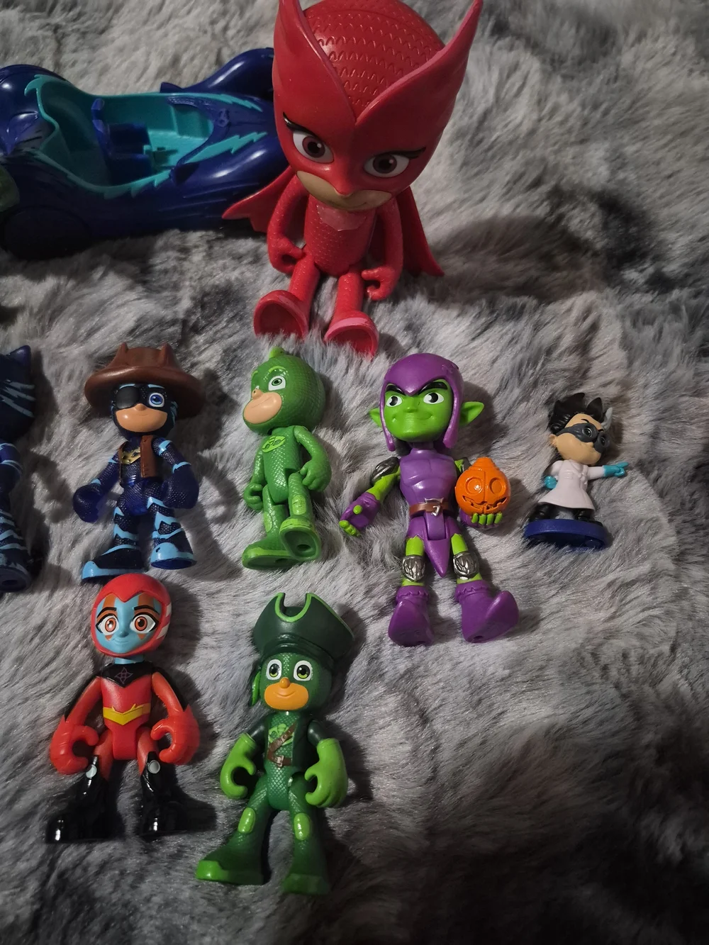 PJ Masks Action Figures (13) Lot and Vehicle